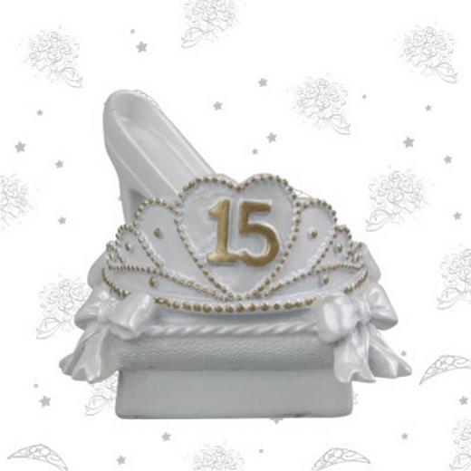Main image of Shoe on Pillow with Crown - 15