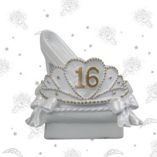 Main image of Shoe on Pillow with Crown - 16